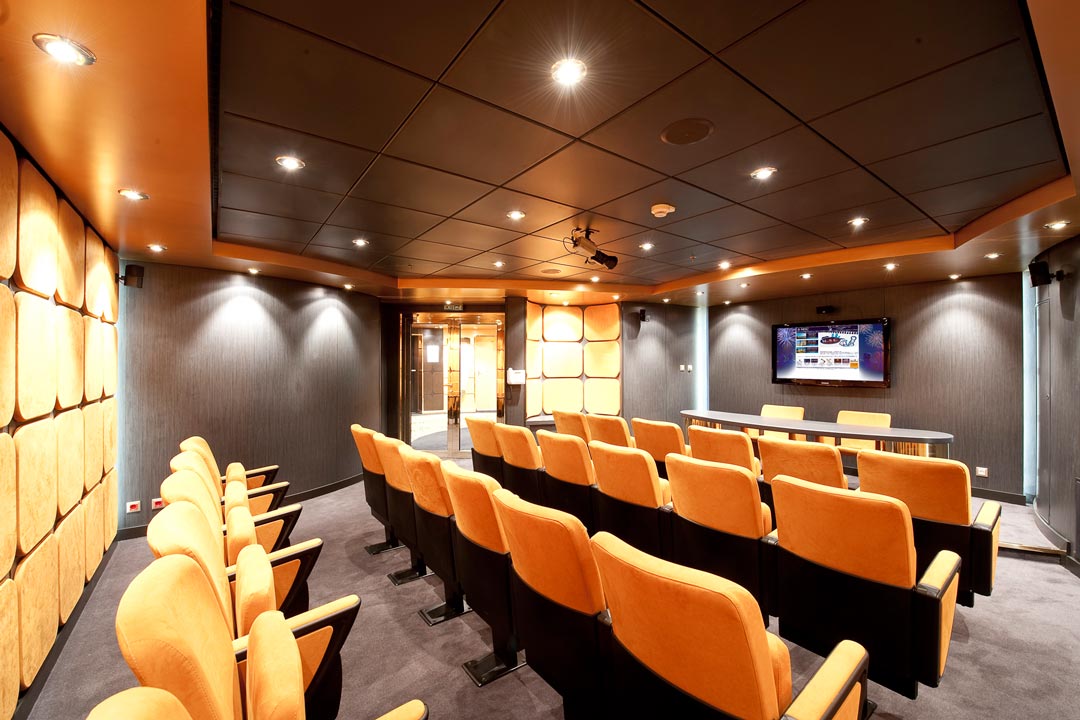 Magnifica Meeting Room